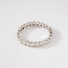 Charger l'image dans la galerie, Alliance en or gris sertie de diamant
