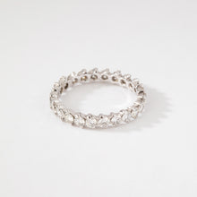 Charger l'image dans la galerie, Alliance en or gris sertie de diamant
