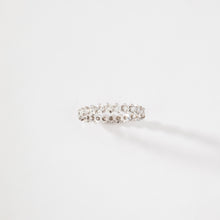 Charger l'image dans la galerie, Alliance en or gris sertie de diamant
