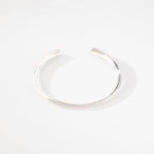 Charger l'image dans la galerie, Bracelet jonc serti de petits diamants
