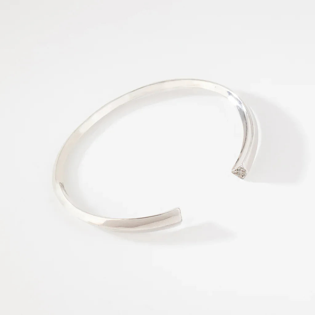 Bracelet jonc serti de petits diamants