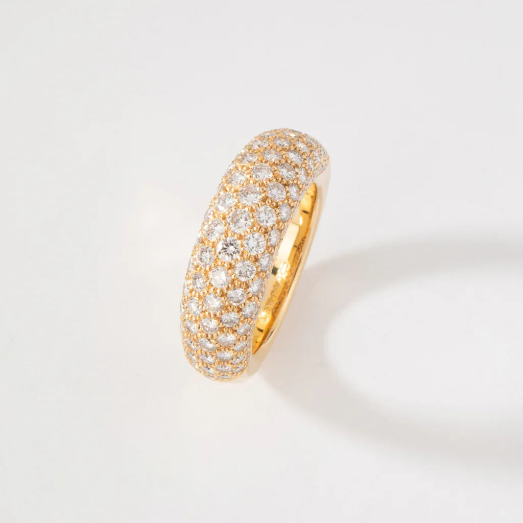 Bague jonc or jaune  en diamant de la maison Chaumet