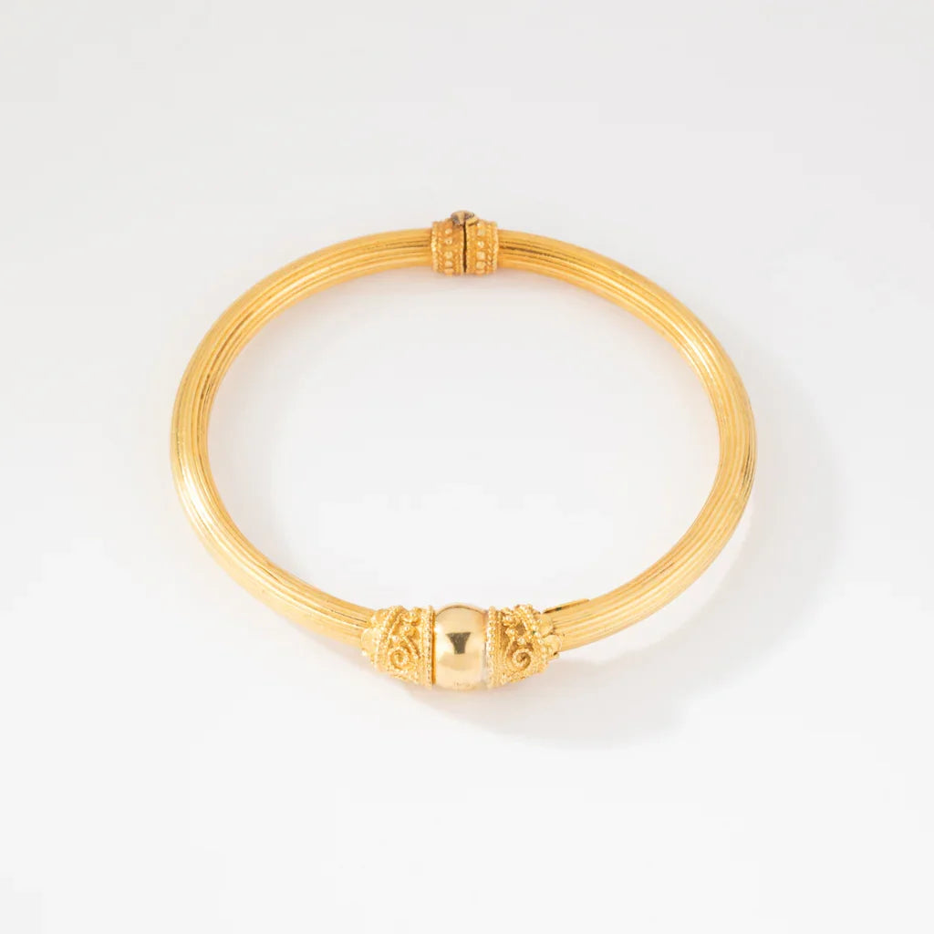 Bracelet jonc en or jaune 22k du créateur Lalaounis