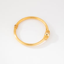 Charger l'image dans la galerie, Bracelet jonc en or jaune 22k du créateur Lalaounis
