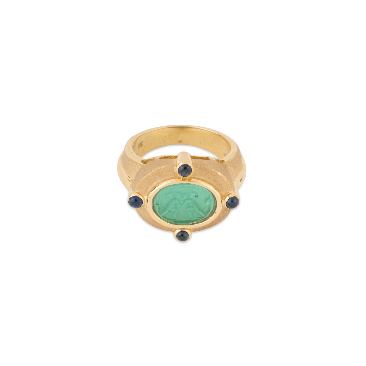 Engraved Etruscan yellow gold ring with glass paste