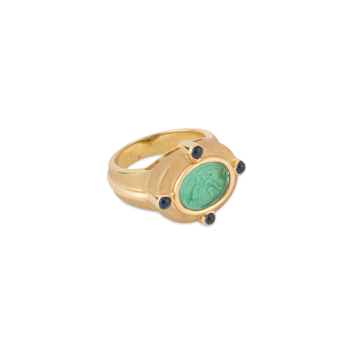 Engraved Etruscan yellow gold ring with glass paste