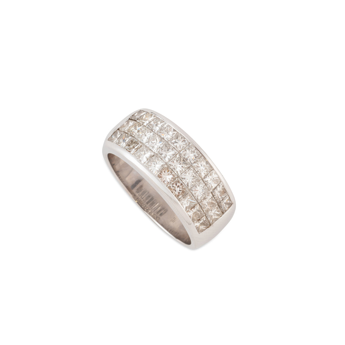 Bague ruban en or gris orné de 3 rangs de diamants