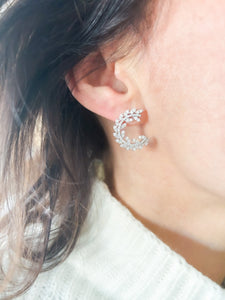 Boucles d'oreilles en or gris  demi cercle pavé de diamant