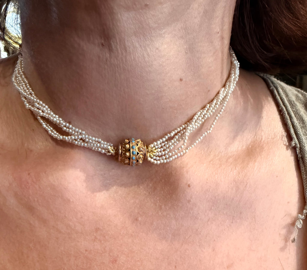 Collier multirang en perles fines, fermoir or jaune et turquoise