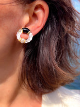 Charger l&#39;image dans la galerie, Boucle d&#39;oreille en or jaune onyx,cristal de roche et diamant de la maison Boucheron
