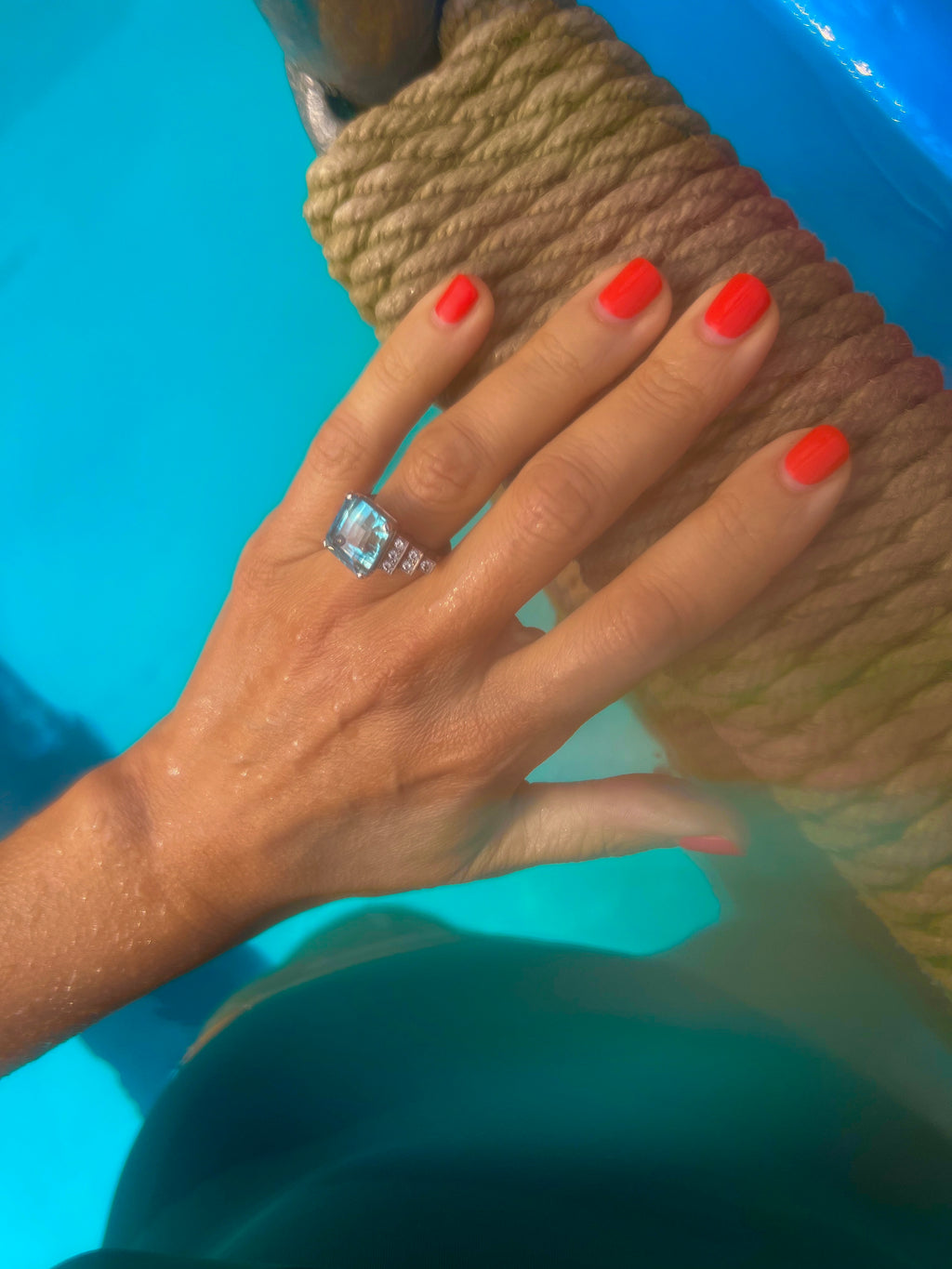 White gold and aquamarine ring