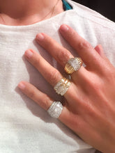 Charger l'image dans la galerie, Bague  or jaune et platine godronnée diamant
