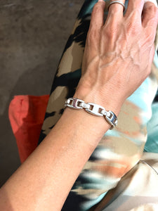 Bracelet en argent de la Maison Hermès du modèle Cassiopé