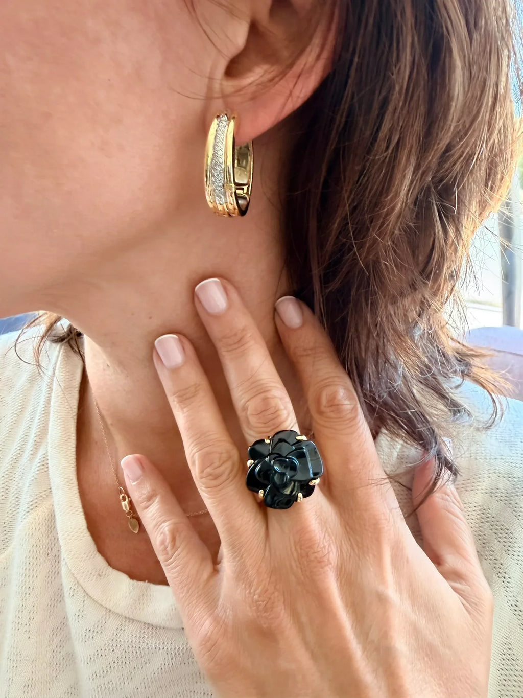 Bague Camelia or jaune de la maison Chanel