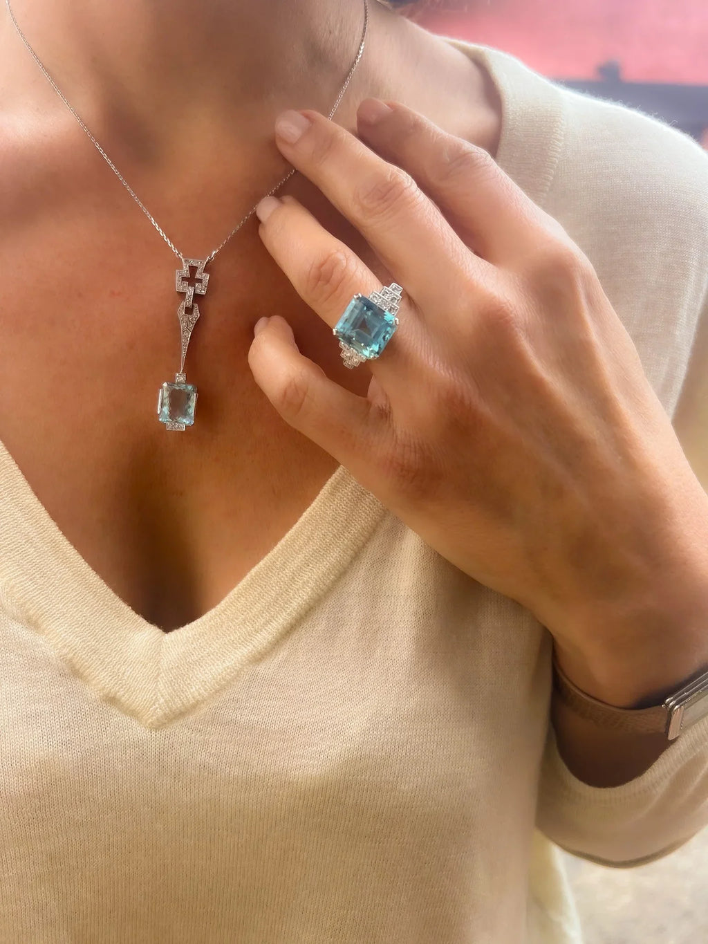 Collier Art Déco en platine orné d'une aigue marine