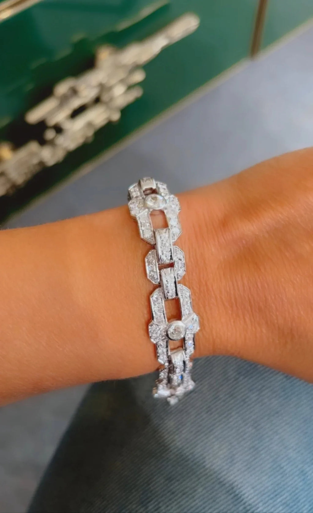 Bracelet Art Déco en platine et diamants à motifs géométriques