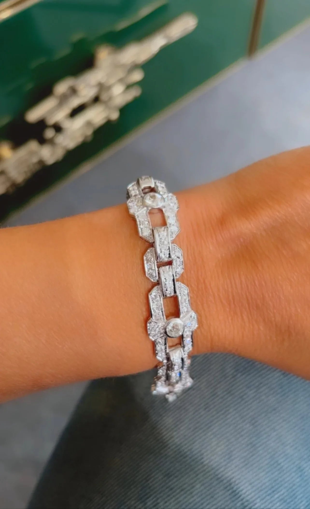 Bracelet Art Déco en platine et diamants à motifs géométriques