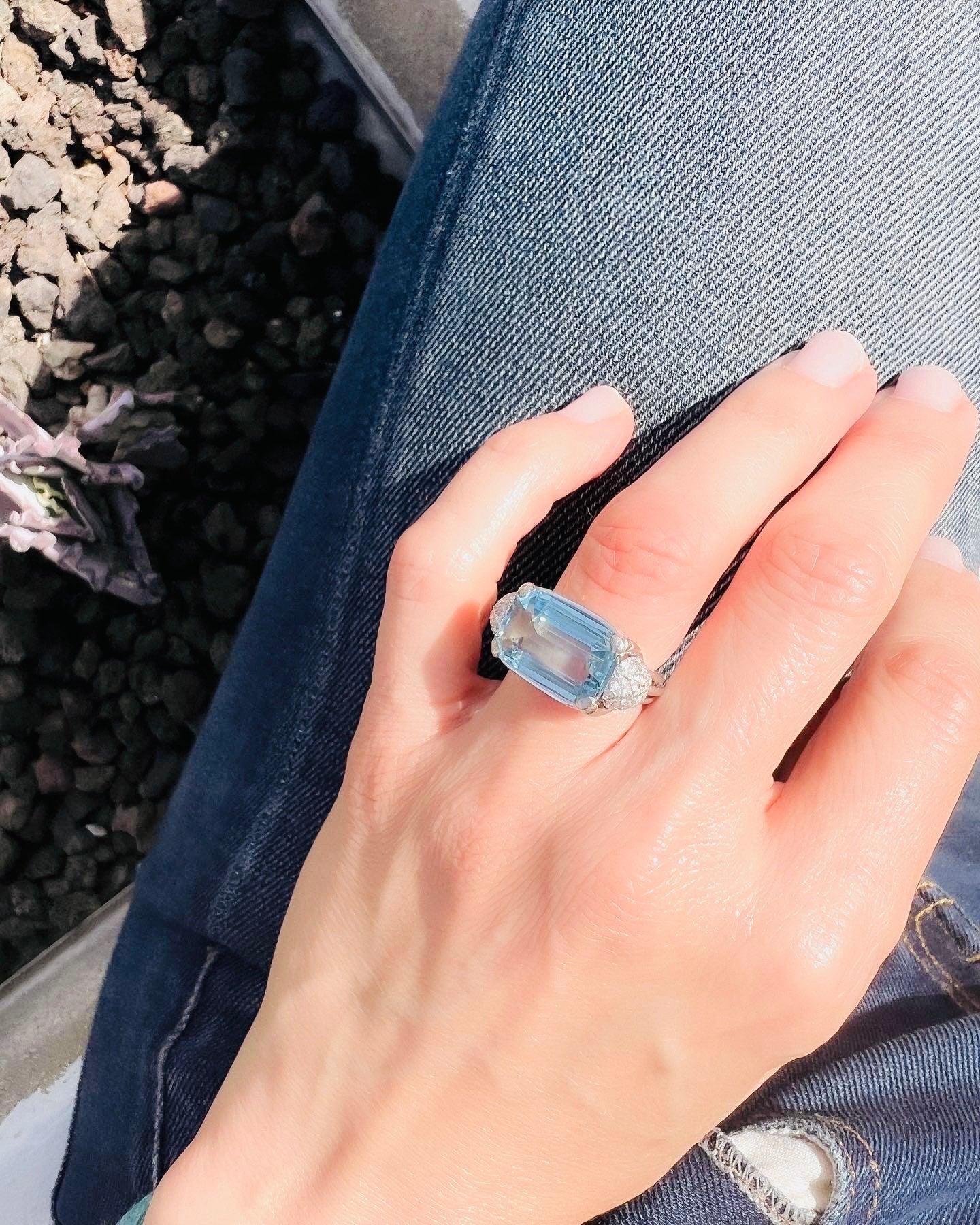 White gold ring set with an aquamarine and diamonds