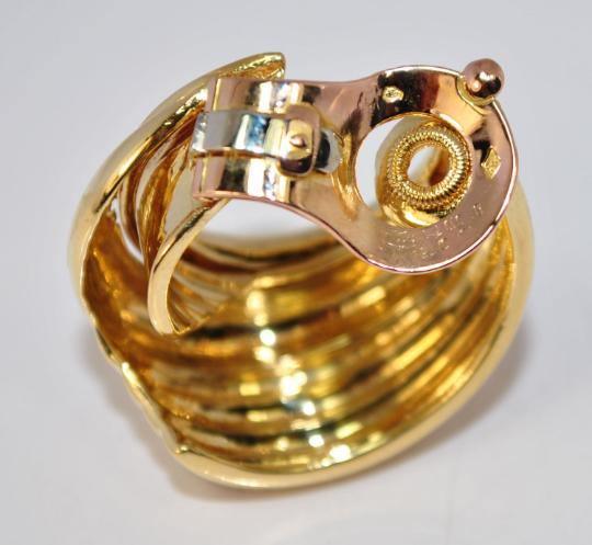 Paire de créoles or jaune  maison Van Cleef And Arpels - adalgyseboutique