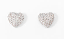 Charger l&#39;image dans la galerie, Boucles d&#39;oreilles en gris formant des cœurs, pavée de diamant
