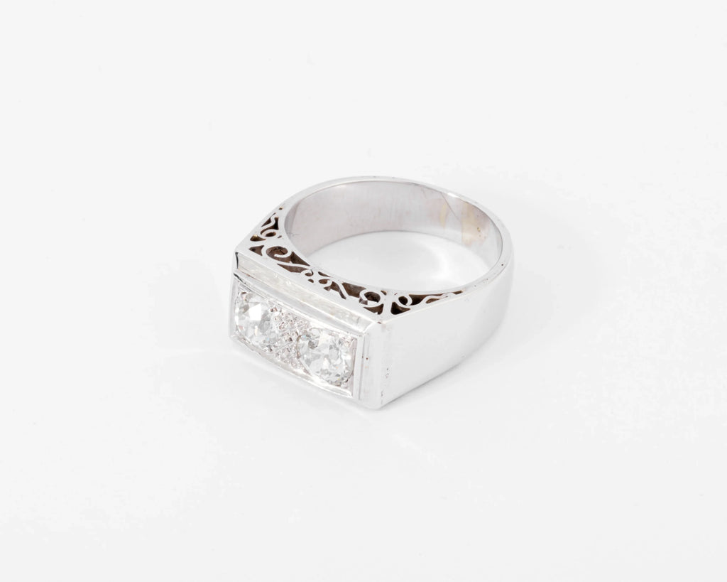 Platinum signet ring adorned with 2 diamonds