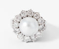 Daisy ring with a pearl, surrounded by diamonds
