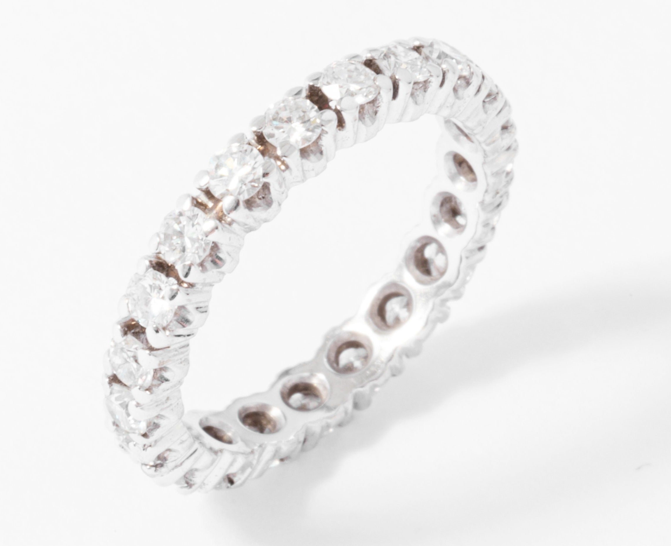 Alliance américaine en or gris et diamant