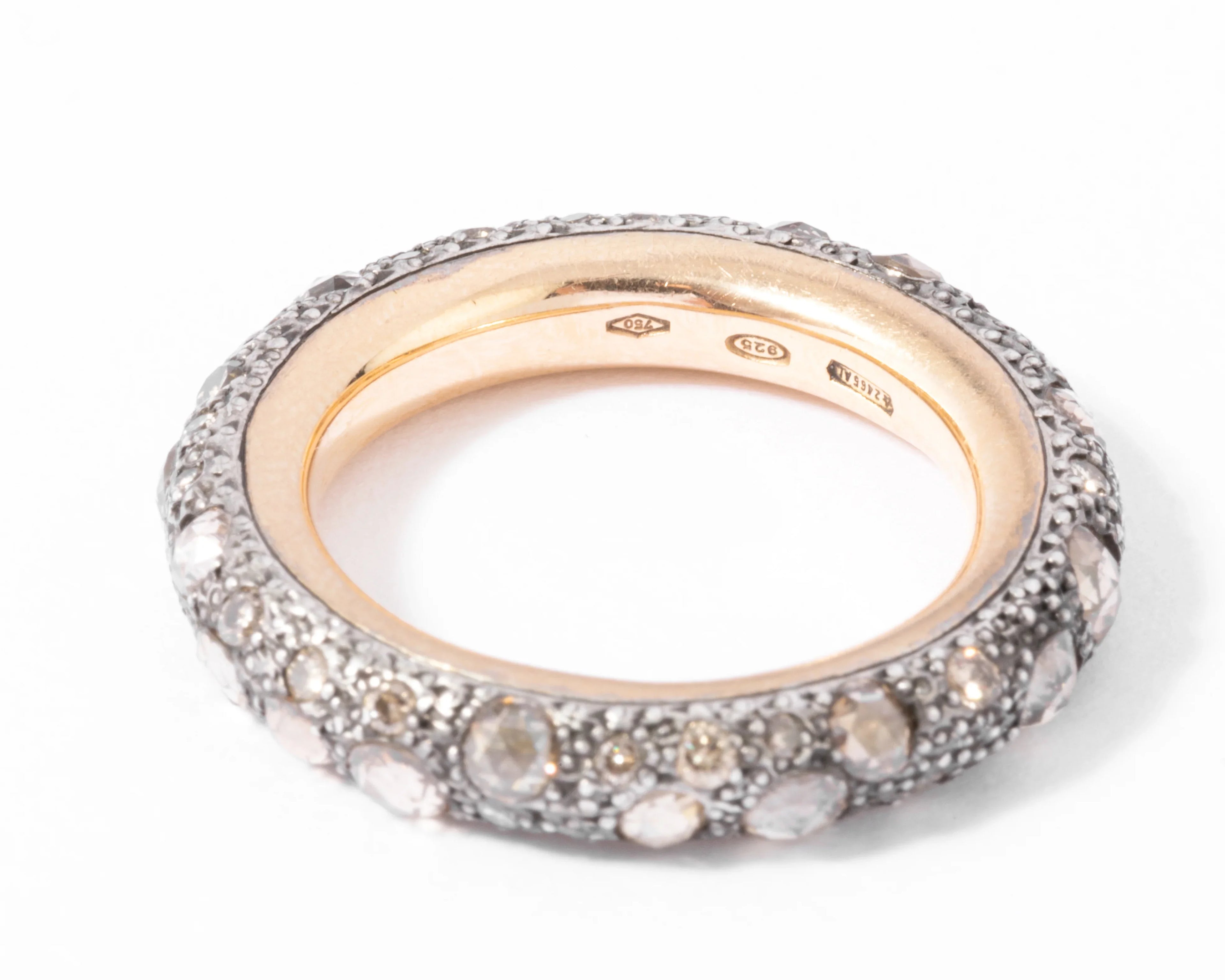 Alliance en diamant bruns de la maison Pomellato modèle Tango