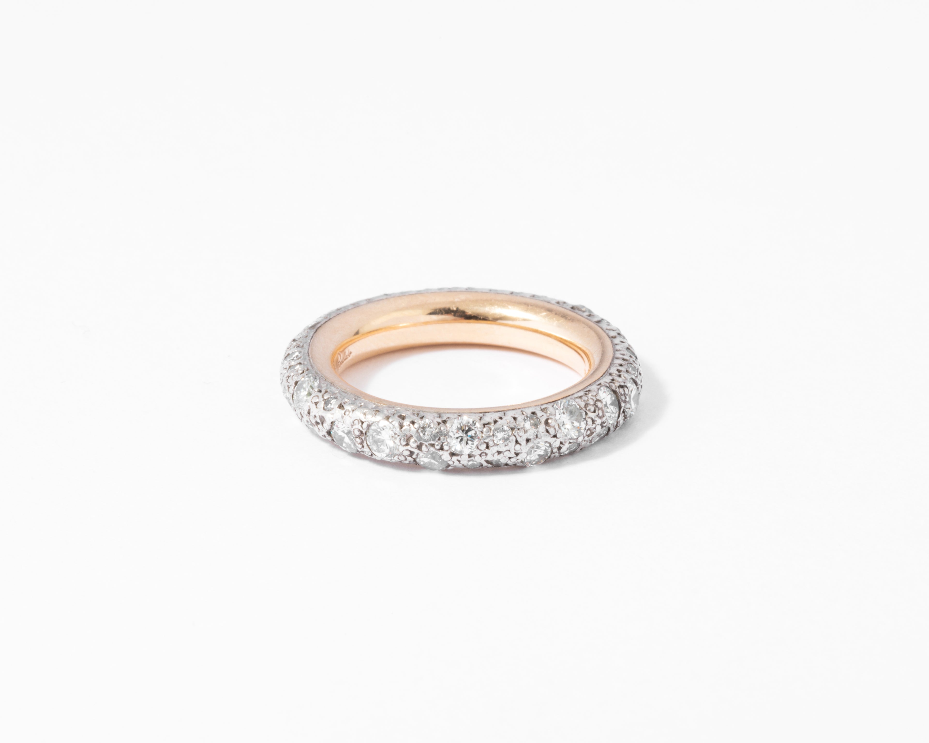 Alliance en or gris et diamant de la maison Pomellato collection Tango