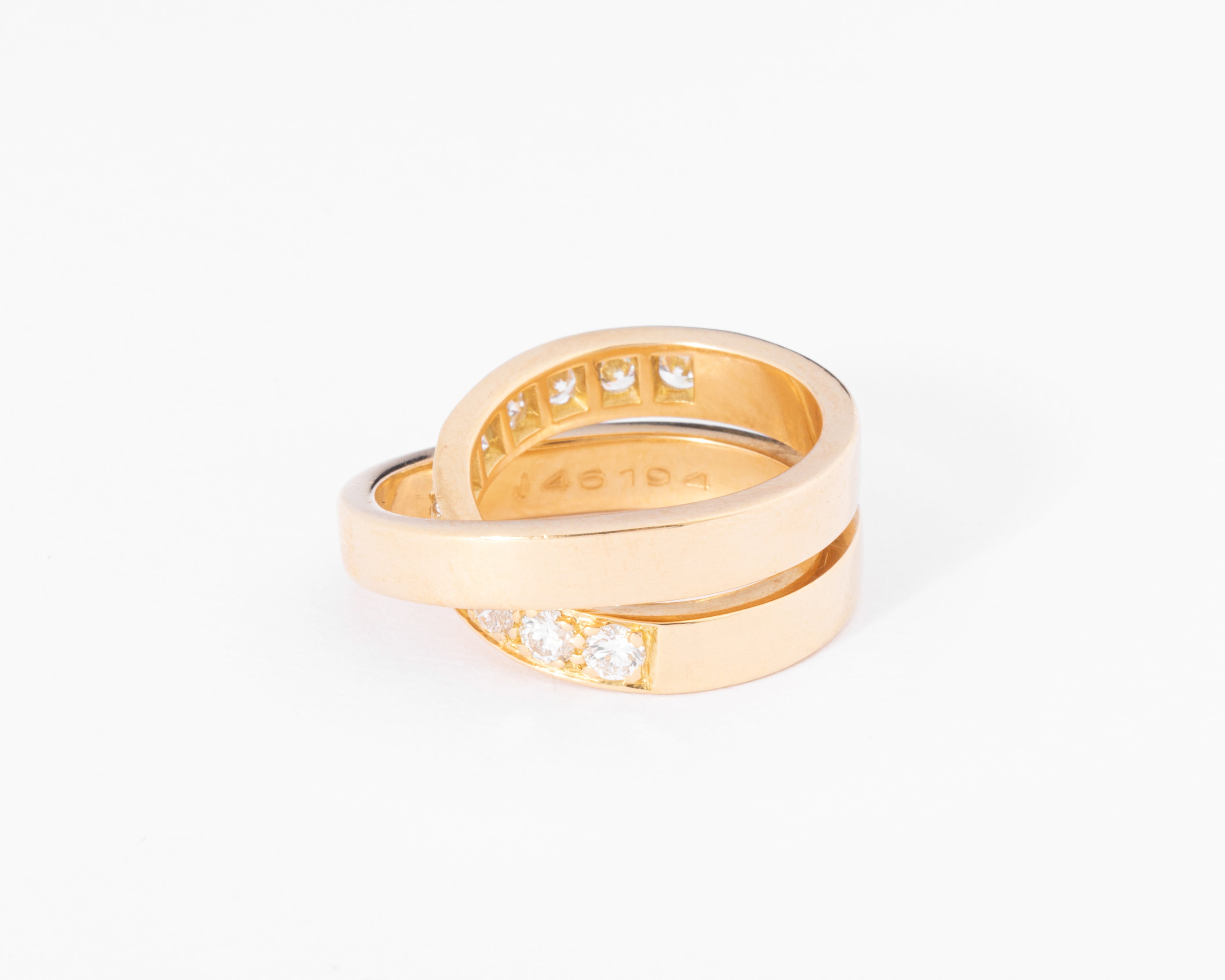 Bague Cartier modèle Nouvelle Vague or jaune et diamants