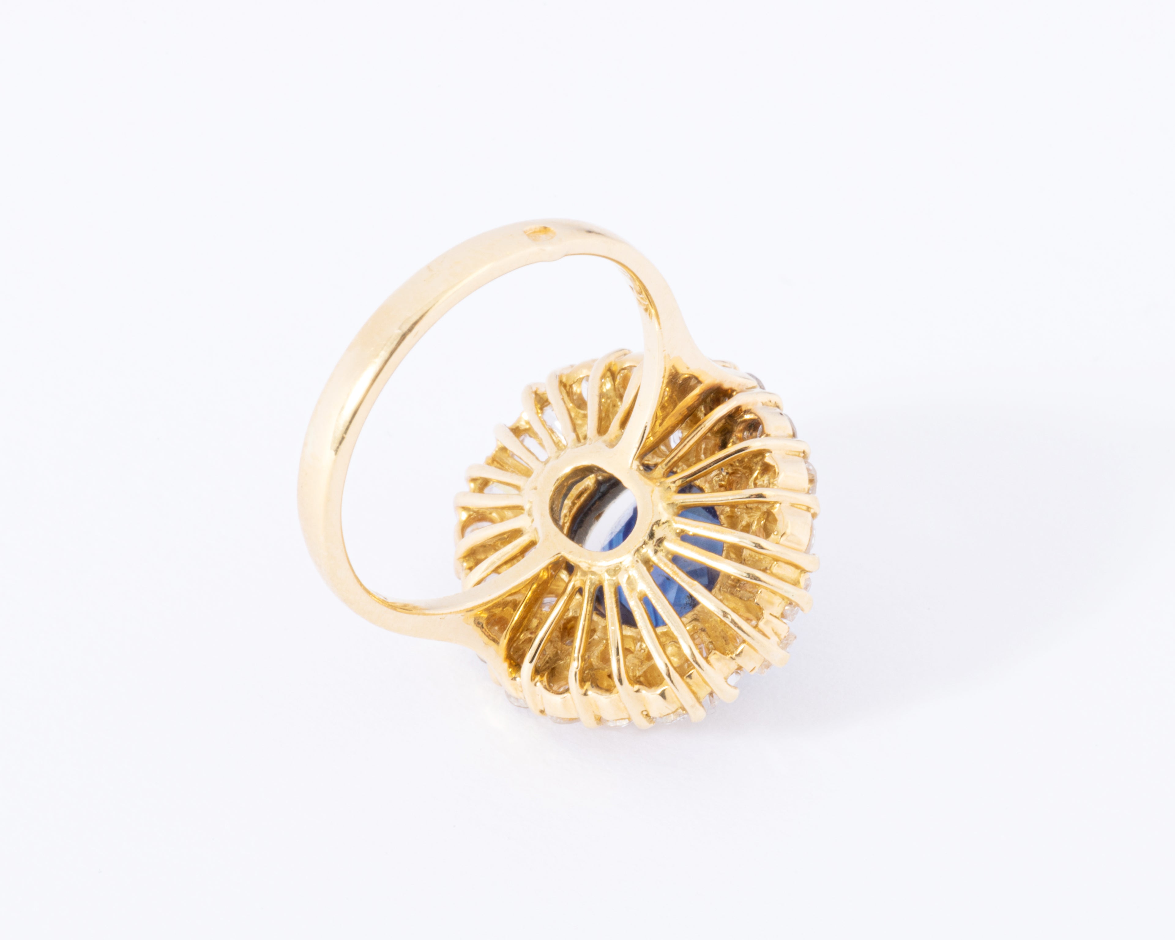 daisy ring in yellow gold with sapphire and double diamond halo