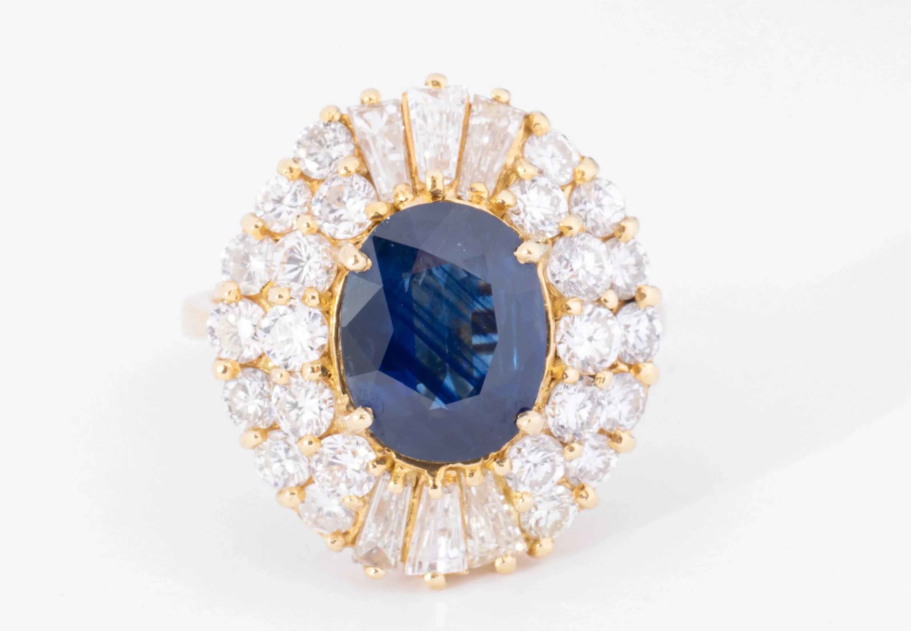 daisy ring in yellow gold with sapphire and double diamond halo