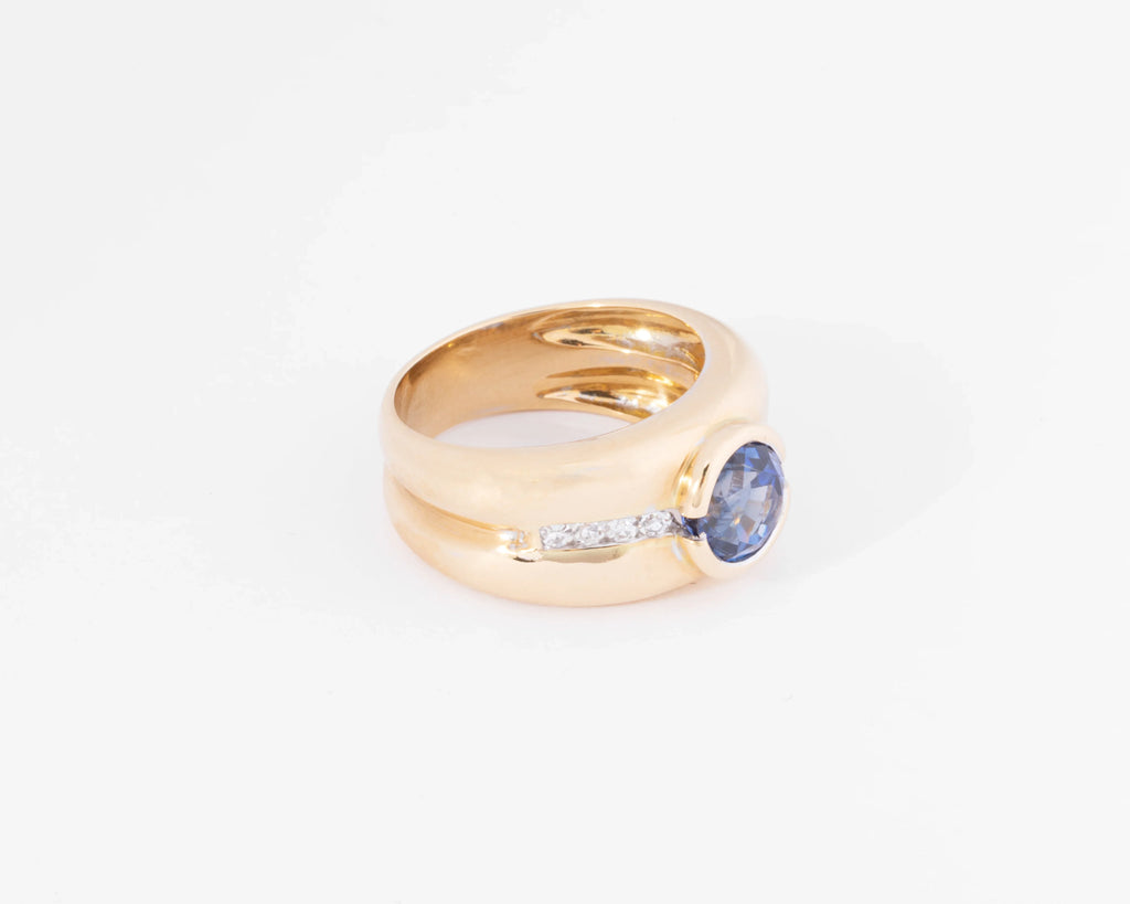 Yellow gold hoop ring adorned with a round-cut sapphire and diamond