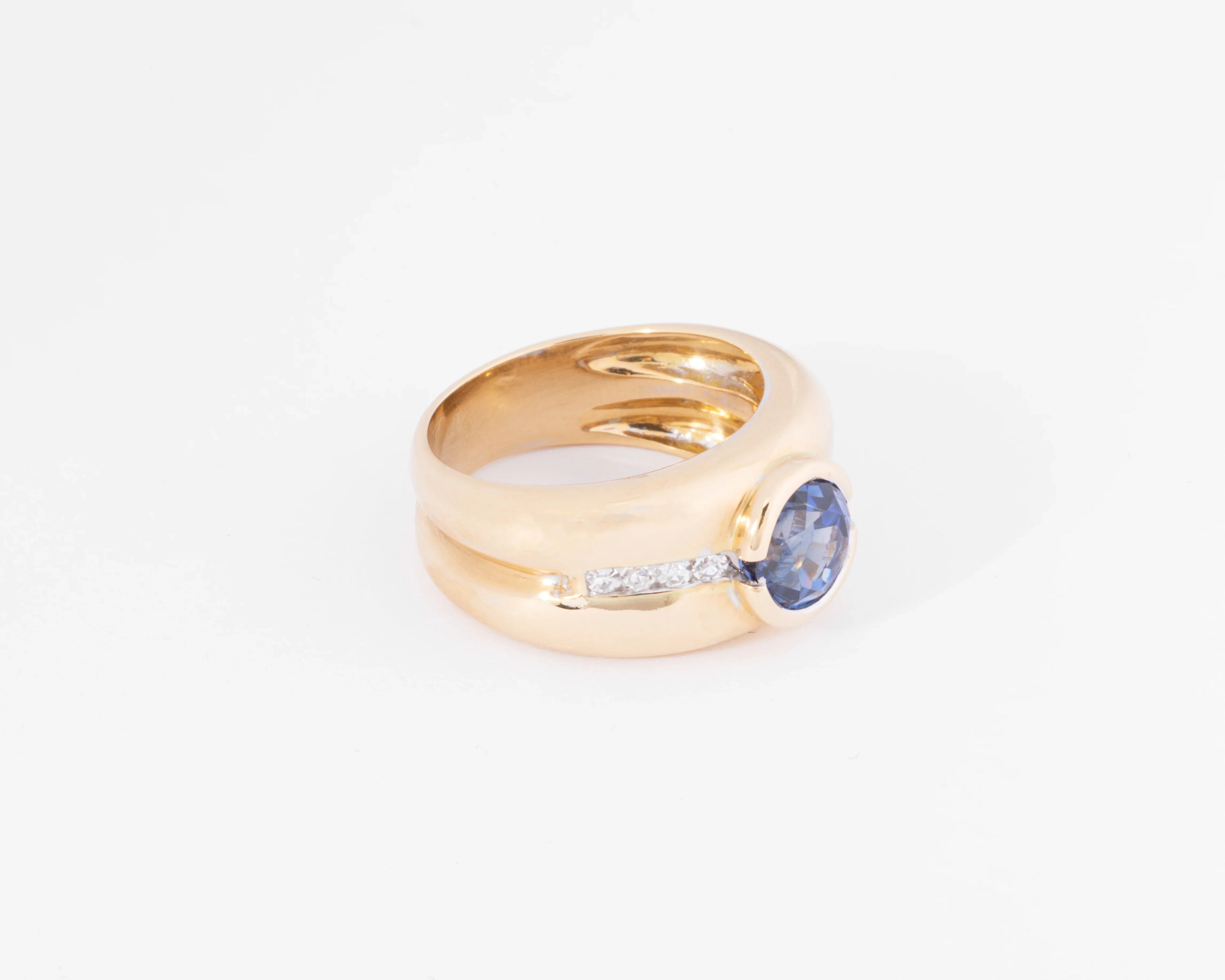 Yellow gold hoop ring adorned with a round-cut sapphire and diamond