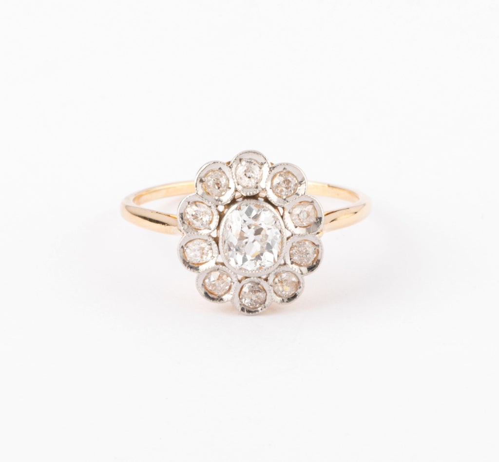 Antique daisy ring in gold and diamond