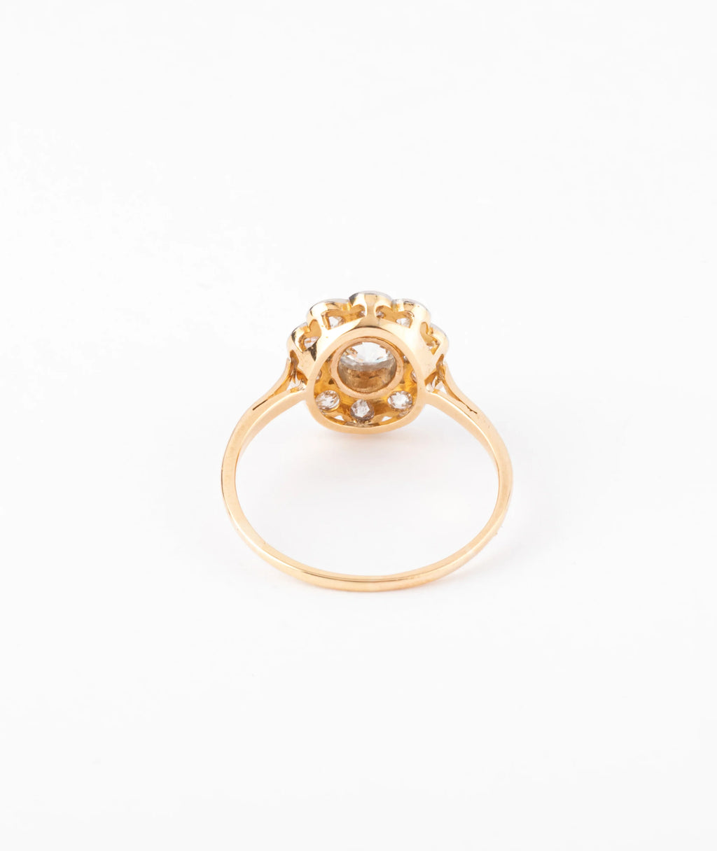 Antique daisy ring in gold and diamond