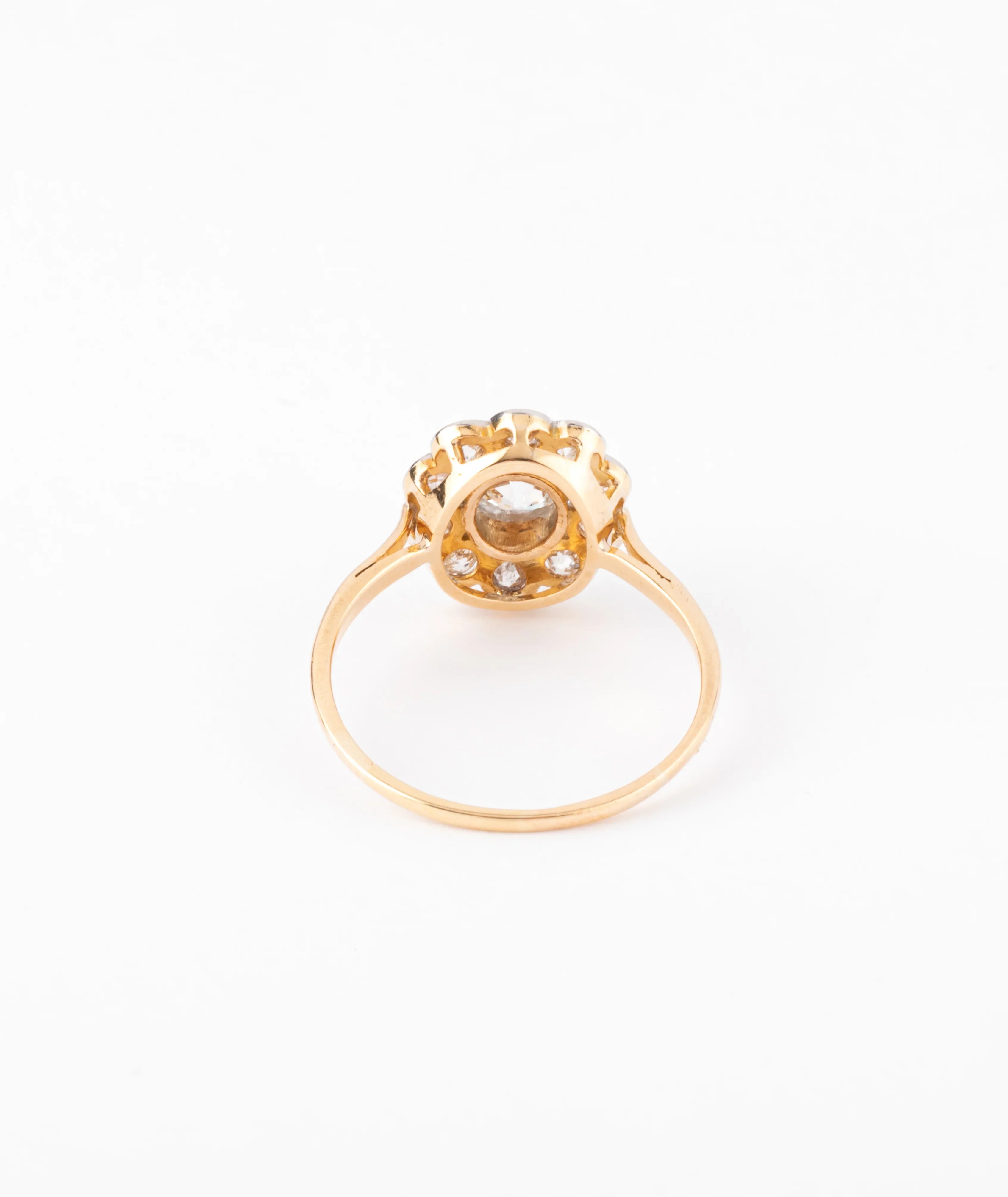 Antique daisy ring in gold and diamond