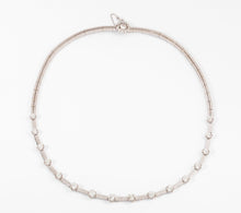 Charger l&#39;image dans la galerie, collier en diamant et or gris des 1960
