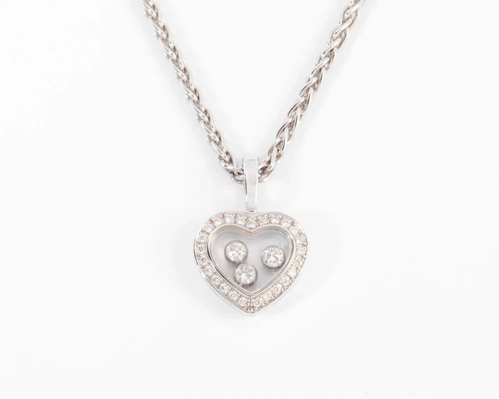 Un pendentif or gris signé de la maison Chopard