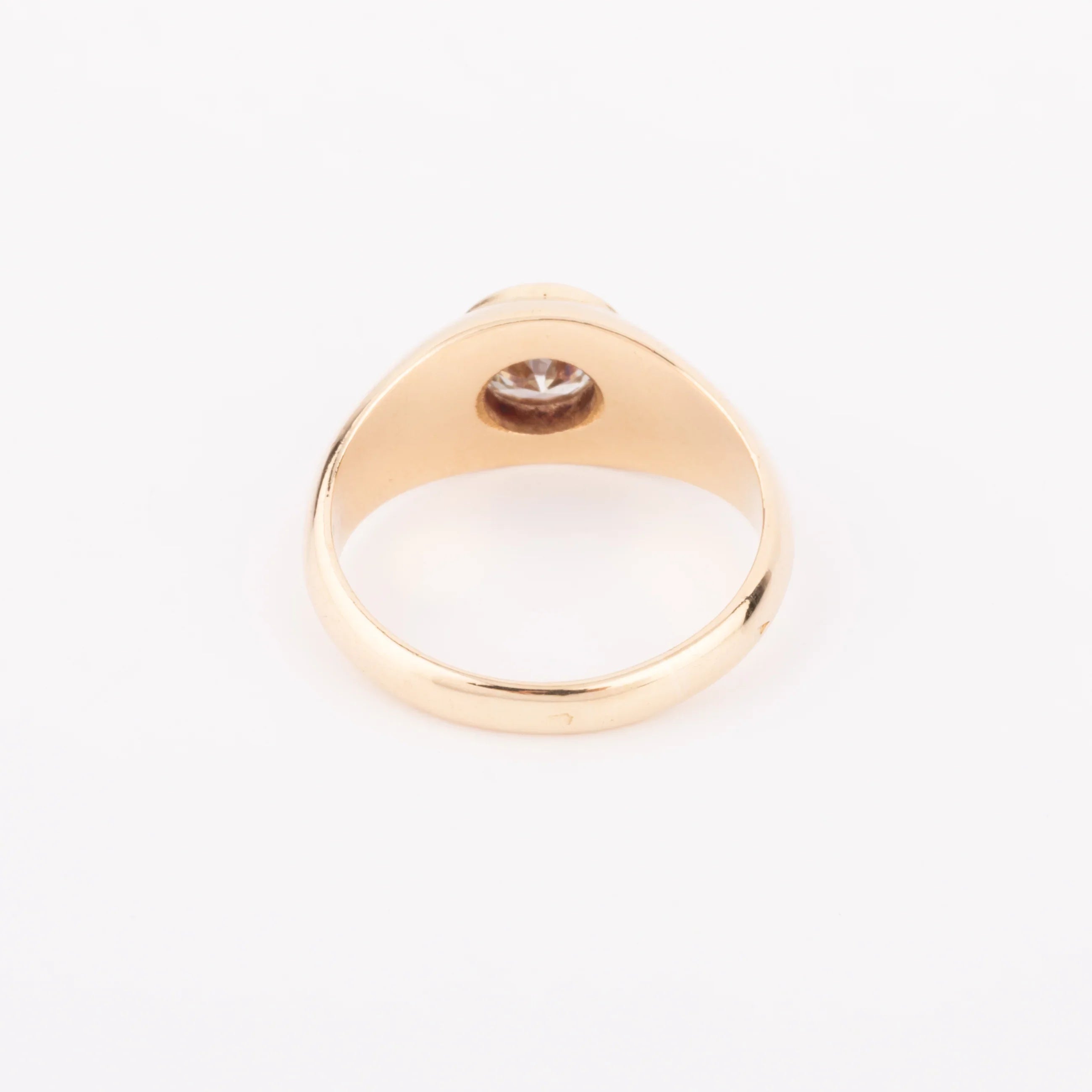 Bague solitaire sur or jaune diamant demi taille