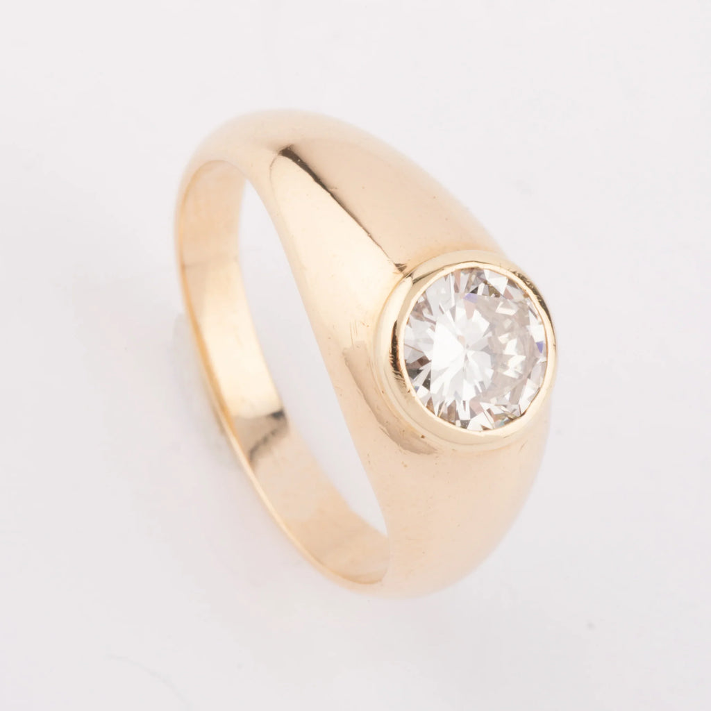 Bague solitaire sur or jaune diamant demi taille