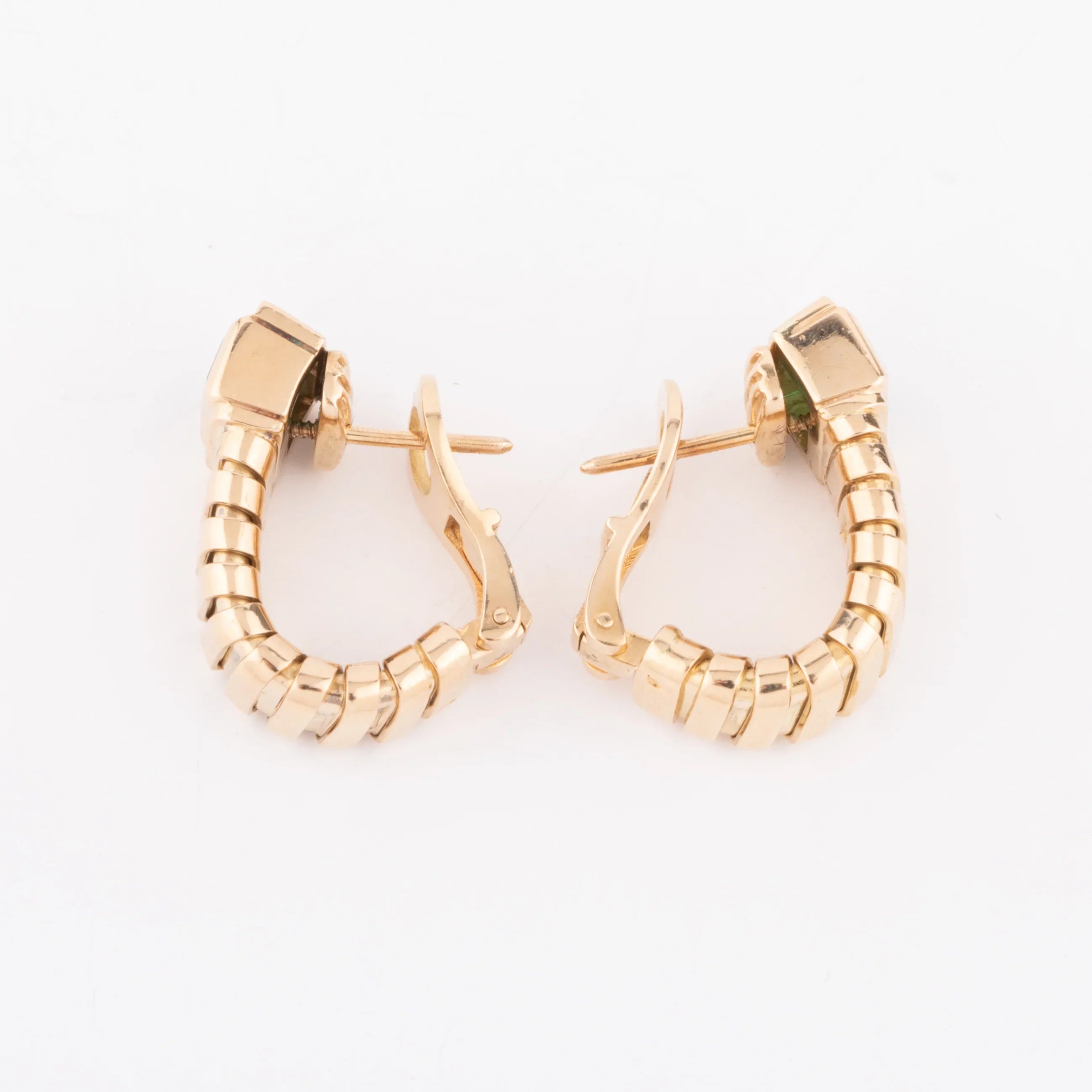 Boucles d'oreilles de la maison Bvlgari en émeraudes sur or jaune