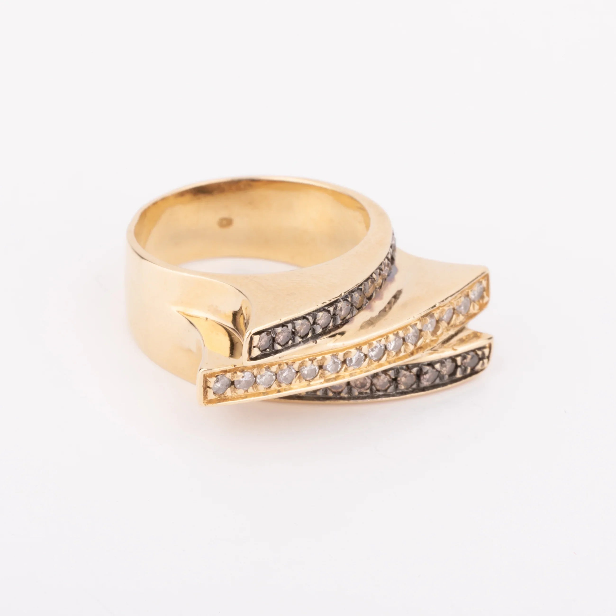 Cognac diamond and yellow gold band ring