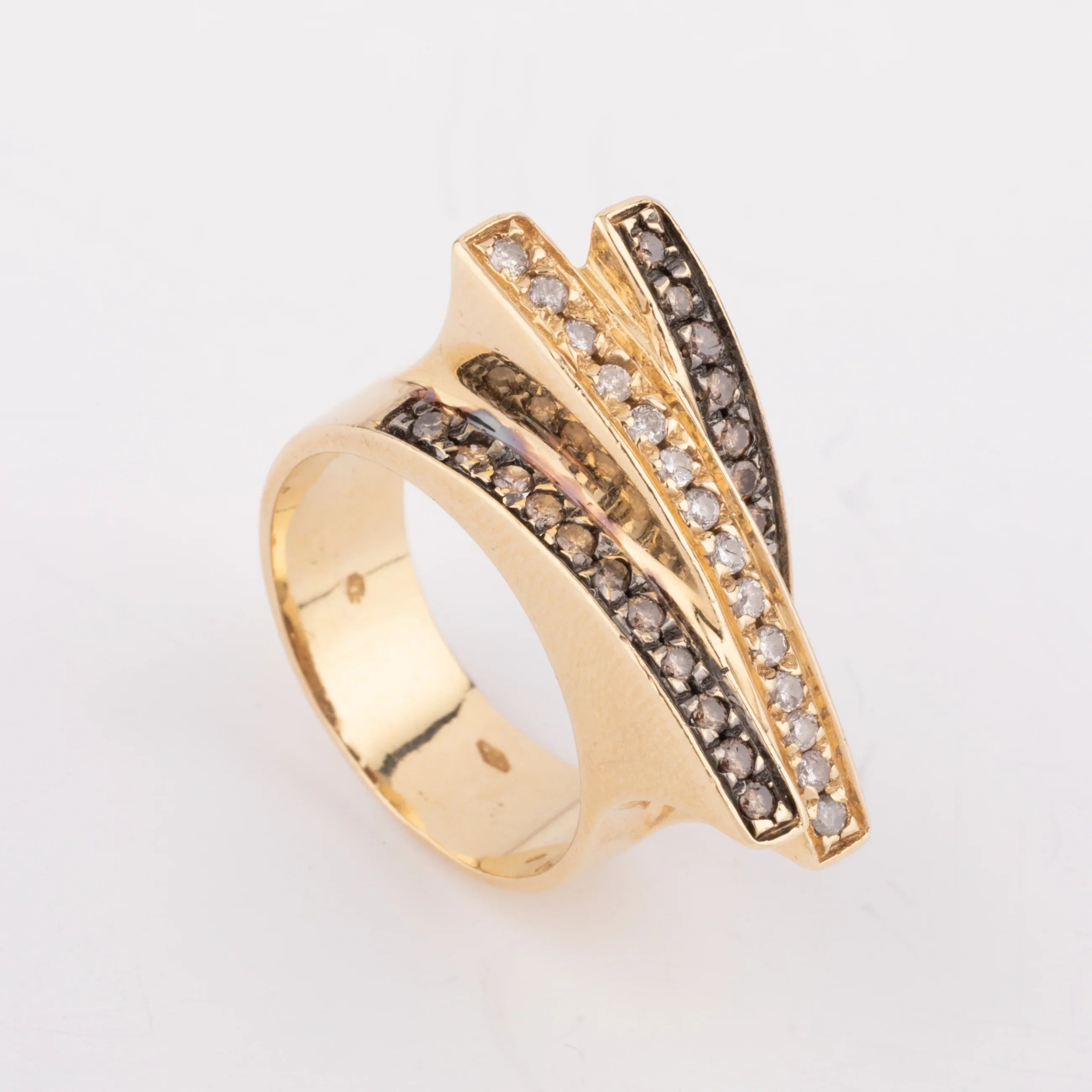 Cognac diamond and yellow gold band ring