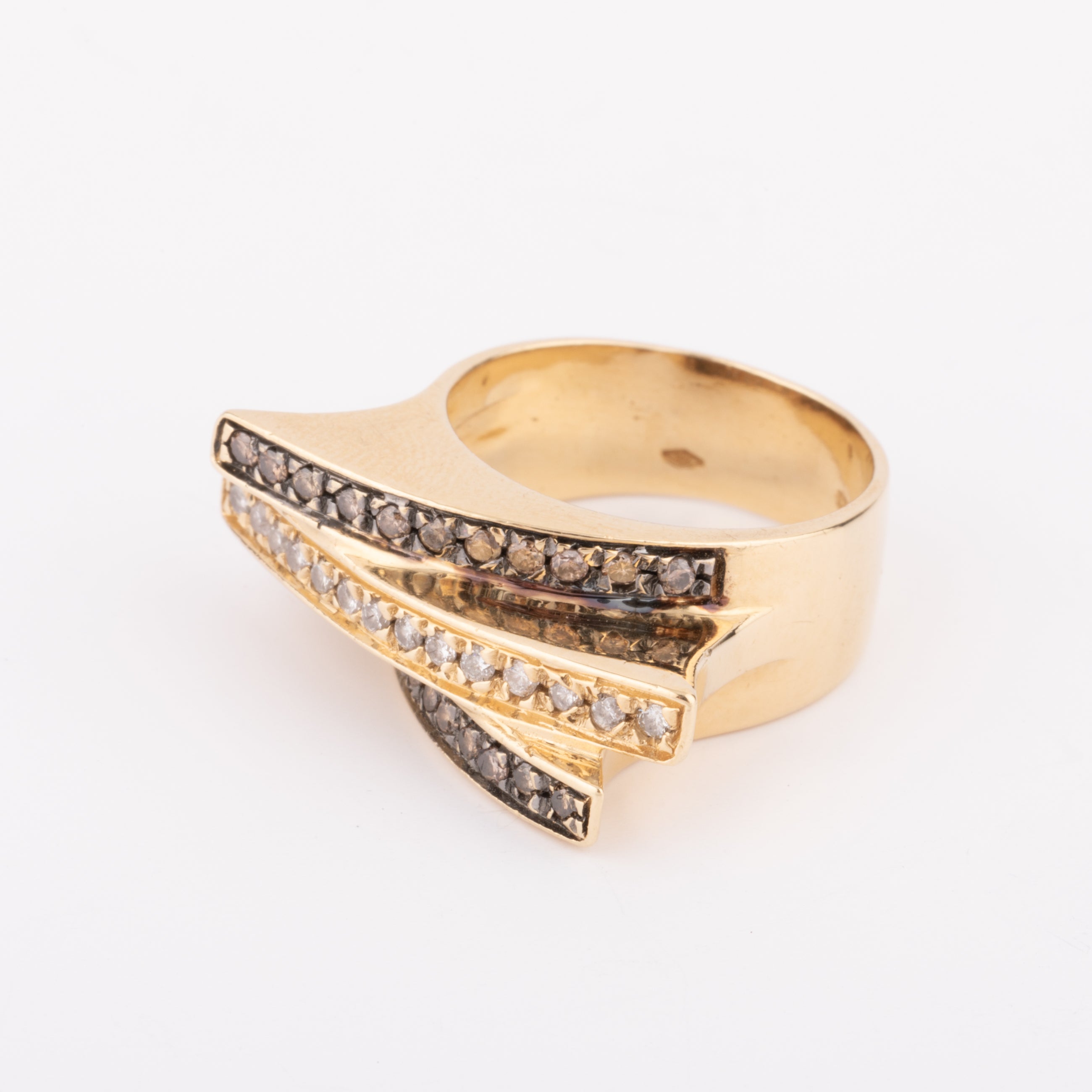 Cognac diamond and yellow gold band ring