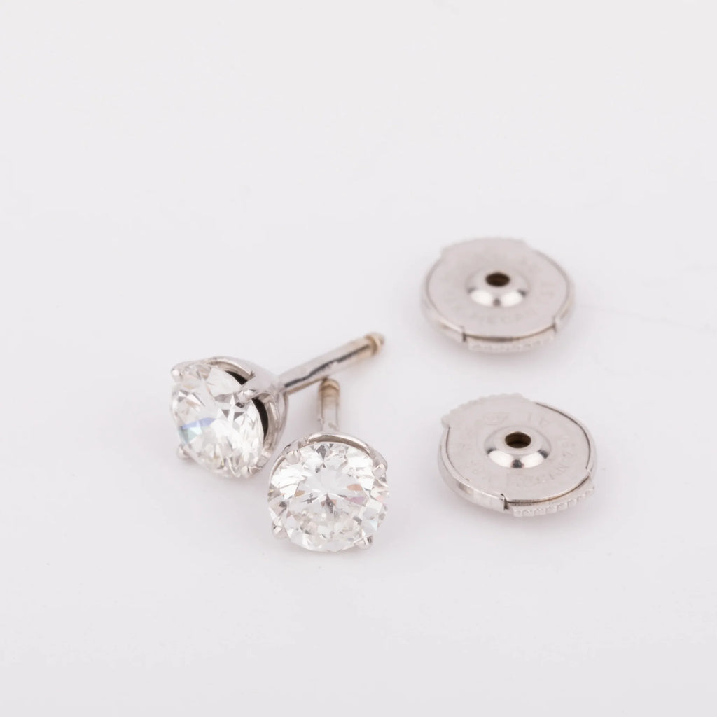 Paire de puce en diamant sur or gris 4 griffes