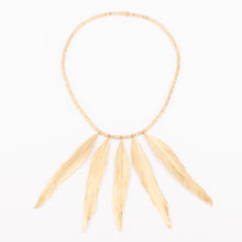 Charger l&#39;image dans la galerie, Collier en or H.Stern formant des plumes en or
