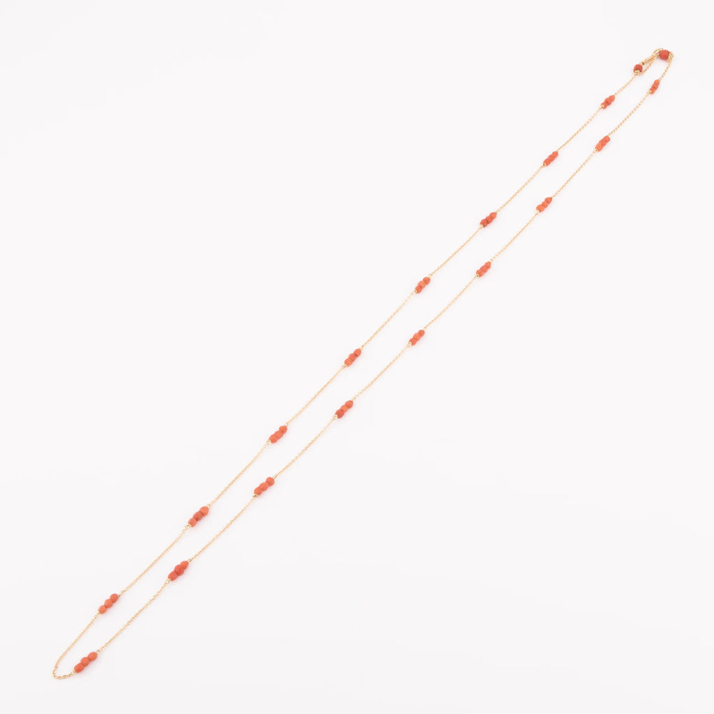 Yellow gold necklace with faceted coral beads