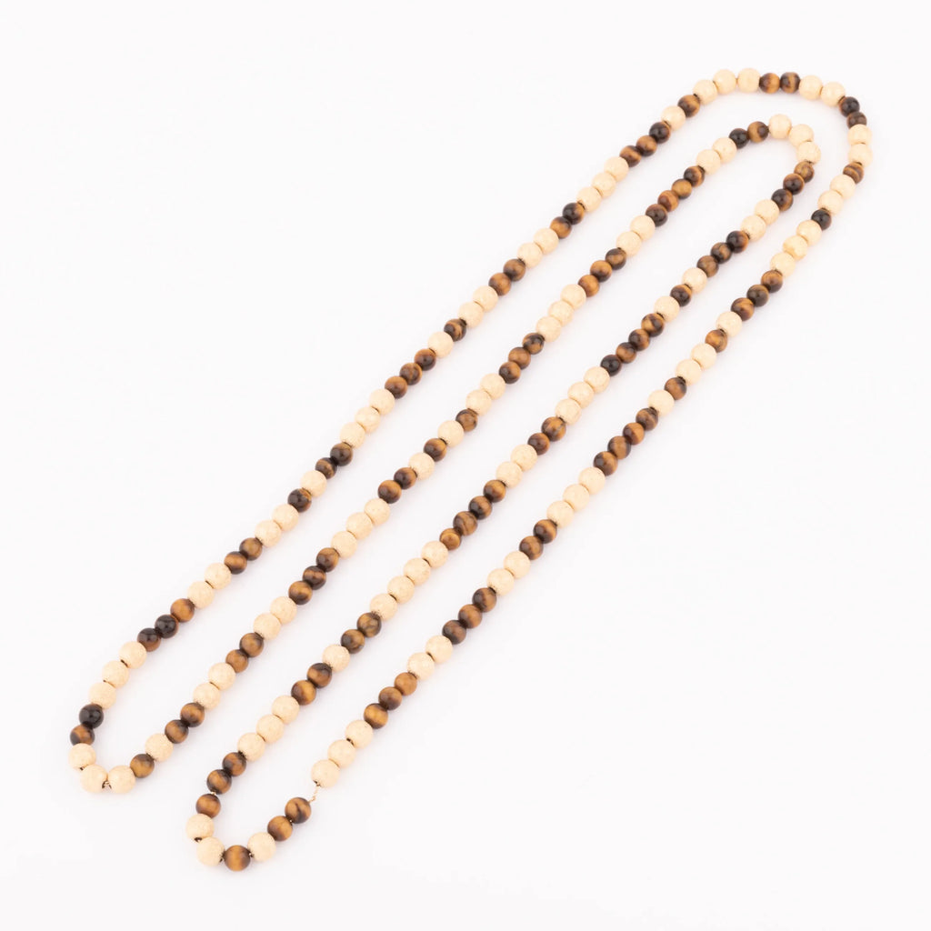 Sautoir en perles d'or ciselés et perle yeux de tigre