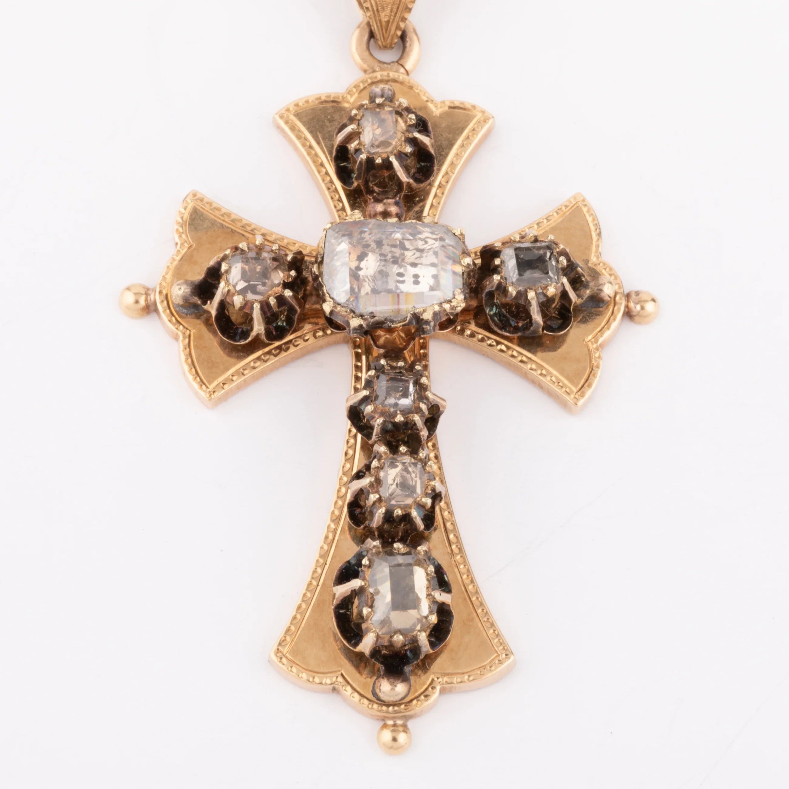 Croix or jaune et diamants